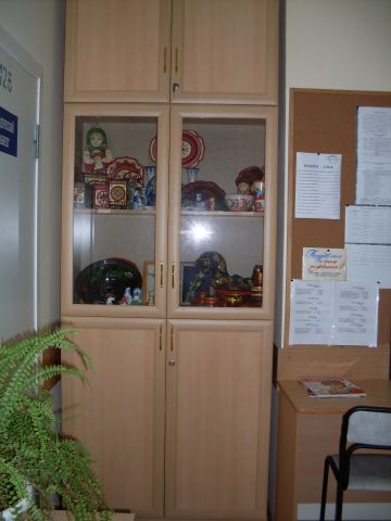 SDC12880 Шкаф с стеклом с антресолью