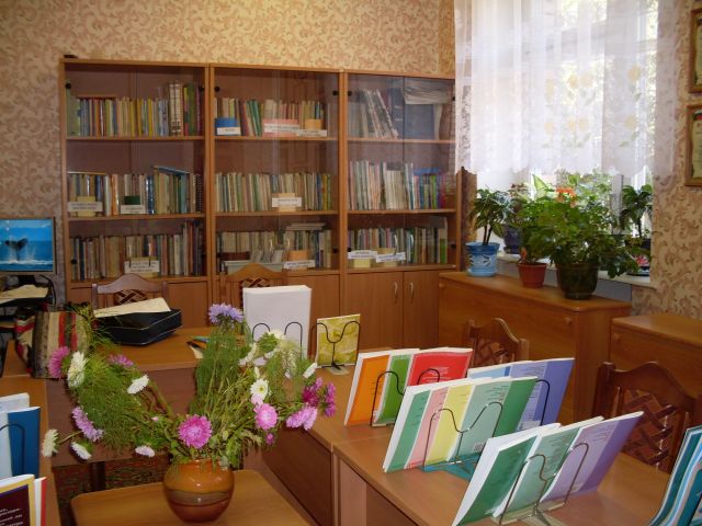 шкафы с переговорным столом